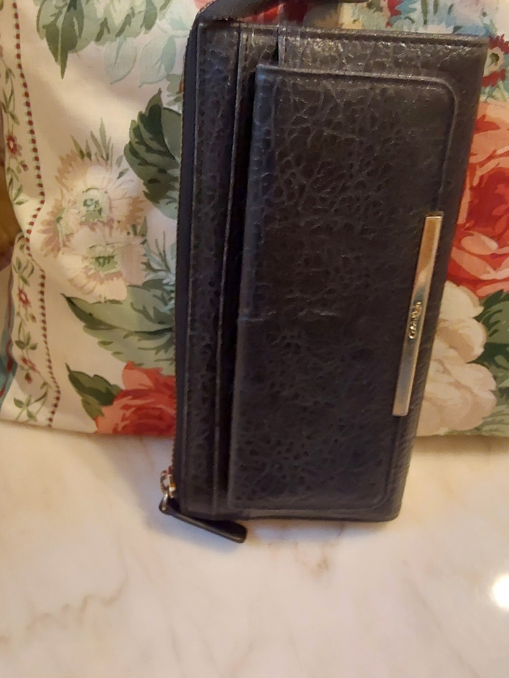 Calvin Klein Saffiano Leather Wallet, Snap Lock Side Pocket, 2010 Design - Picture 8 of 9